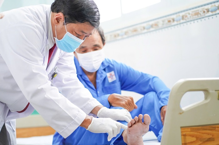 Thầy giáo thoát cảnh đau nhức nhờ ca phẫu thuật lấy dị vật trong bàn chân