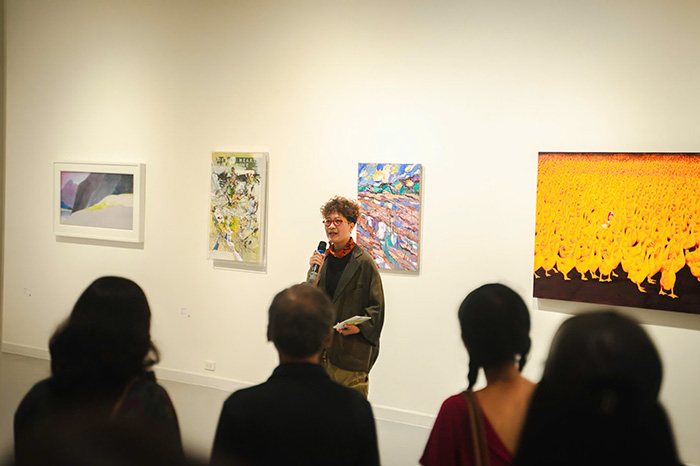 Triển lãm “Dòng sông nội tại” chung tay xây nhà chống lũ