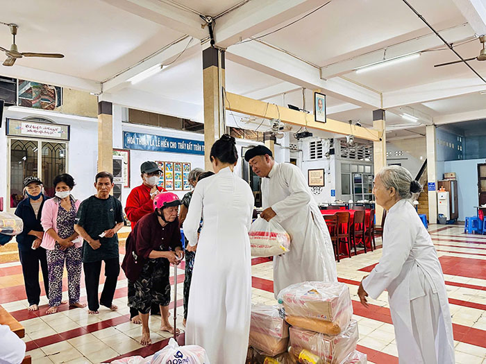 Mùa Vu lan lan tỏa tinh thần hiếu hạnh và sẻ chia