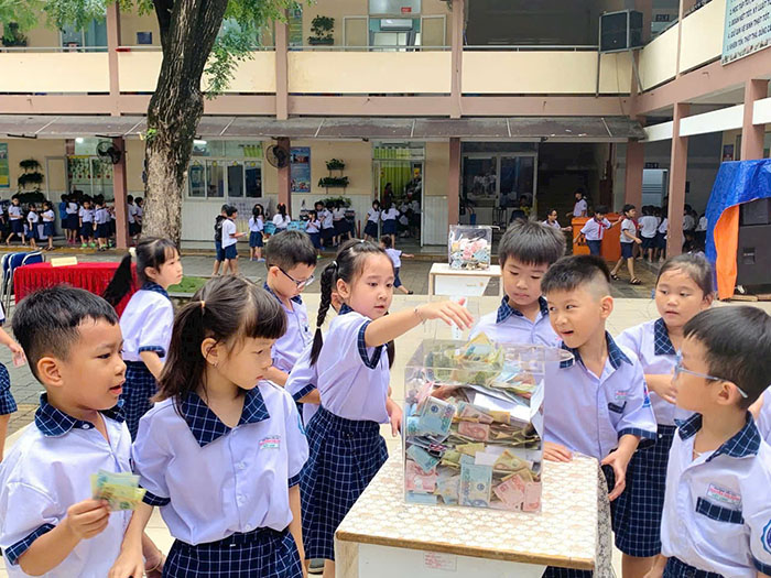 Nghĩa tình thầy trò thành phố Bác gửi về đồng bào vùng bão lũ