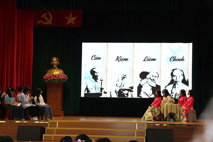 Bản sắc giáo dục qua Không gian văn hóa Hồ Chí Minh