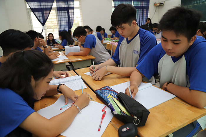 Giữa mạng xã hội và lớp học: Ai còn tôn trọng ai?