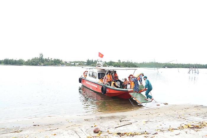 Chở bình yên bên bờ cửa Lở