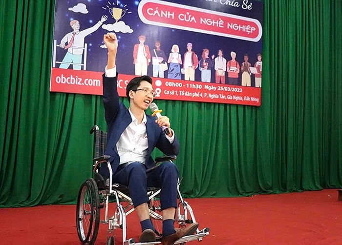 Hành trình từ chiếc xe lăn đến hệ sinh thái ô tô