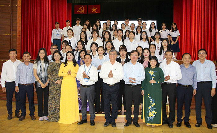 TP.HCM ra mắt 12 đội dự tuyển học sinh giỏi quốc gia, với lực lượng 480 học sinh