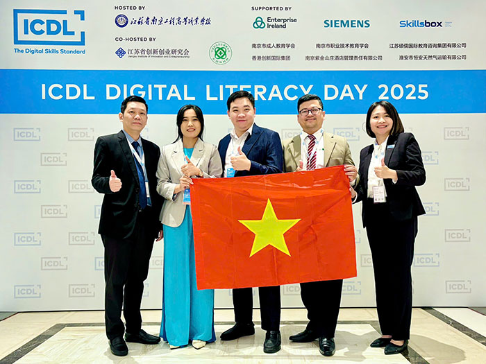 Hai giáo viên TP.HCM được vinh danh Nhà giáo dục số khu vực châu Á