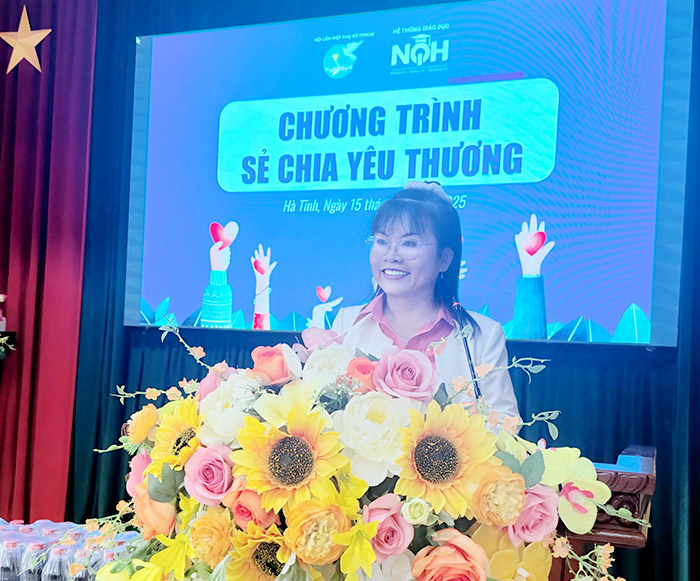 Hệ thống giáo dục NQH hỗ trợ đồng bào  miền Trung 350 triệu đồng