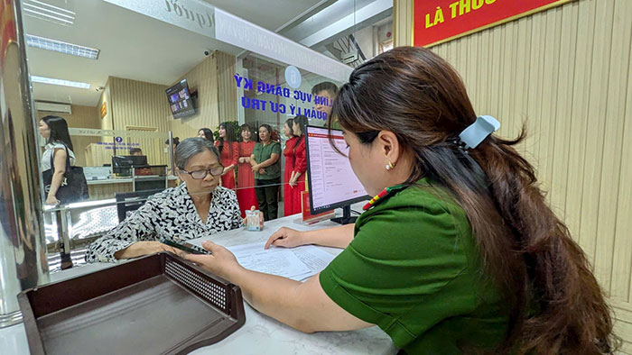 Bộ phận “một cửa” đầu tiên tại công an phường, xã TP.HCM chính thức hoạt động