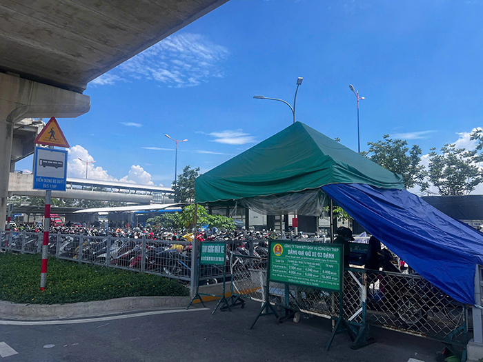 Metro vận hành hiệu quả, các bãi giữ xe không còn đủ chỗ