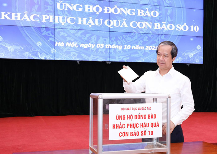 Bộ trưởng Nguyễn Kim Sơn: Ưu tiên hỗ trợ con người, trước hết là giáo viên và học sinh vùng bão lũ