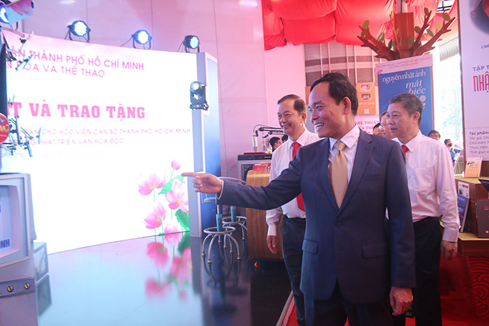 “Cây tri thức” và 126.000 quyển sách sẽ phục vụ công tác phát triển văn hóa đọc