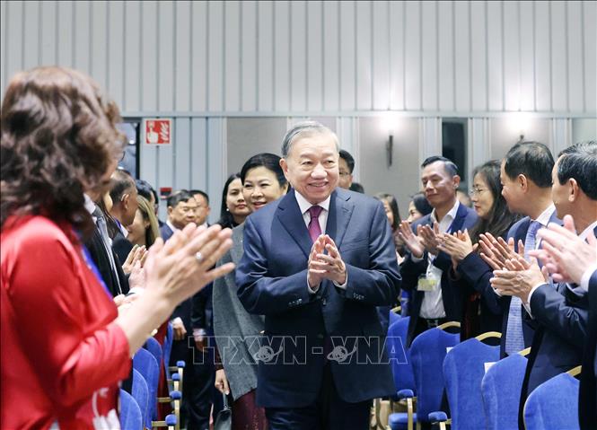 Tổng Bí thư gặp gỡ cán bộ Đại sứ quán Việt Nam và cộng đồng người Việt tại các nước Bắc Âu