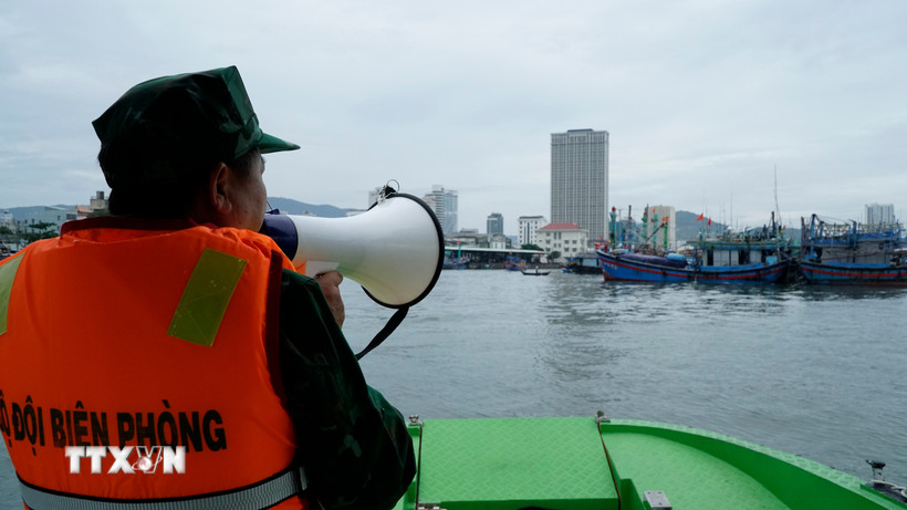 Ảnh hưởng bão số 12, từ Nam Quảng Trị đến Đà Nẵng có mưa từ 500-700 mm