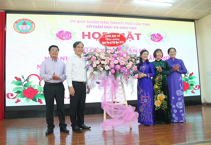 Cần Thơ họp mặt nữ cán bộ quản lý ngành giáo dục 