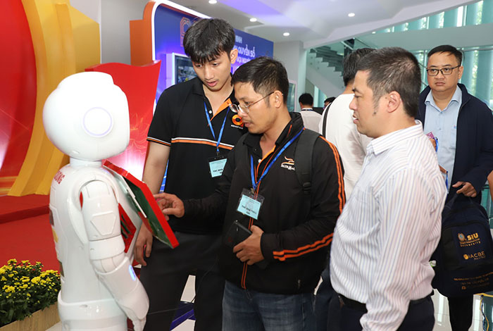 Triển lãm sản phẩm công nghệ chiến lược quốc gia chào mừng Đại hội đại biểu Đảng bộ TP.HCM