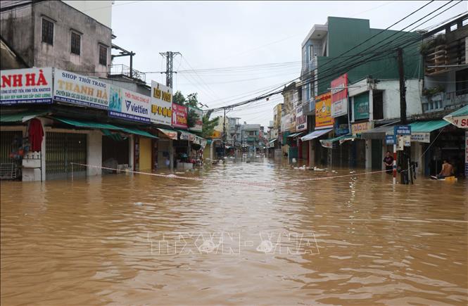 Mưa lũ tại miền Trung: Khoảng 90 xã, phường bị ngập, nhiều tuyến đường ách tắc
