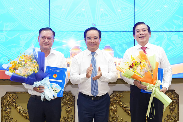 TP.HCM công bố quyết định nghỉ hưu, điều động và bổ nhiệm nhiều lãnh đạo