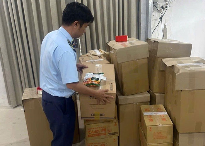 TP.HCM phát hiện hơn 1.000 sản phẩm thực phẩm nhập lậu không rõ nguồn gốc