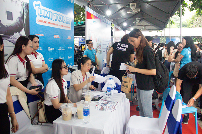 TP.HCM: Hỗ trợ lao động trẻ tìm việc sau sáp nhập