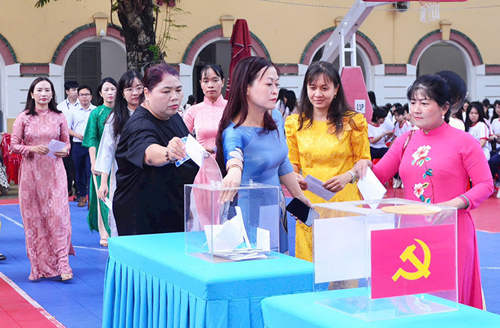 Cán bộ, giáo viên, nhân viên ngành giáo dục TP.HCM ủng hộ tối thiểu 1 ngày lương đến đồng bào vùng lũ