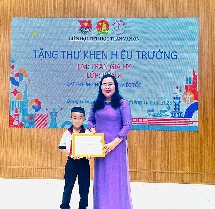 Vinh danh học sinh, giáo viên tiêu biểu – lấy cái đẹp dẹp cái xấu