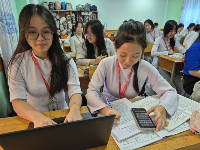 Nhà giáo trong “bão” công nghệ số