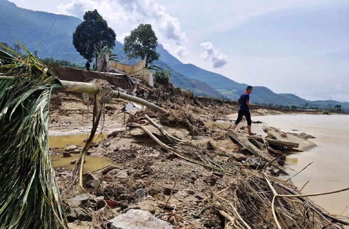 Thấp thỏm lo âu khi sông đổi dòng