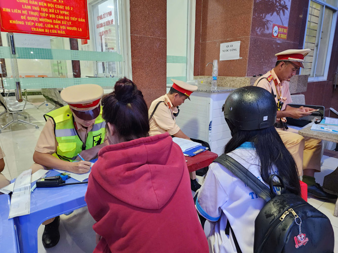 TP.HCM: Xử lý nghiêm học sinh chưa đủ tuổi lái xe máy