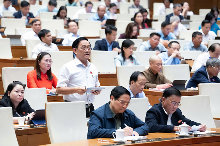 Kỳ họp thứ 10, Quốc hội khóa XV: Cần sớm nâng lương để khuyến khích công chức cấp xã