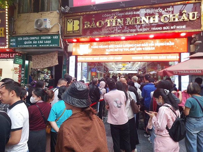 “Xanh mặt” vì lướt sóng…