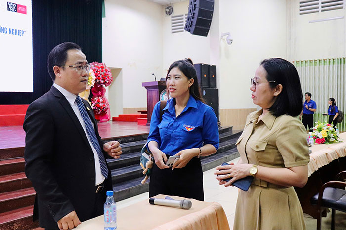 Ứng dụng công nghệ số trong giáo dục hướng nghiệp cho giáo viên Đồng Nai