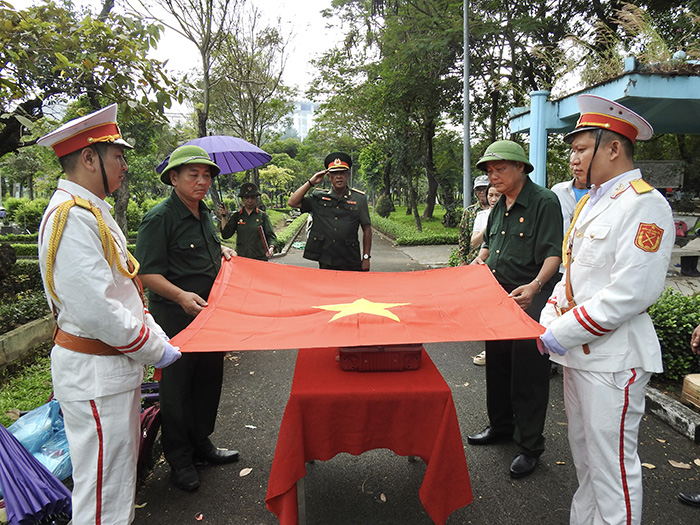 Trang trọng tiễn đưa hài cốt chiến sĩ từ Nghĩa trang liệt sĩ TP.HCM về quê hương