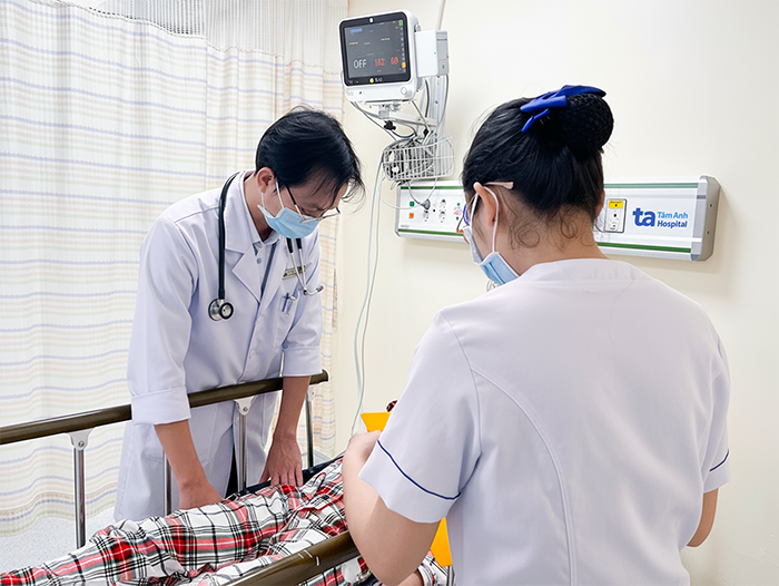 TP.HCM: Hơn 50 người nhập viện nghi ngộ độc sau khi ăn bánh mì