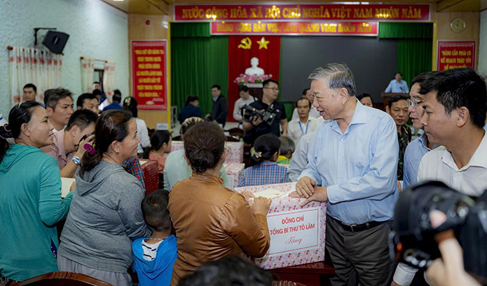 Tổng Bí thư Tô Lâm kiểm tra, chỉ đạo công tác khắc phục hậu quả mưa lũ tại Huế