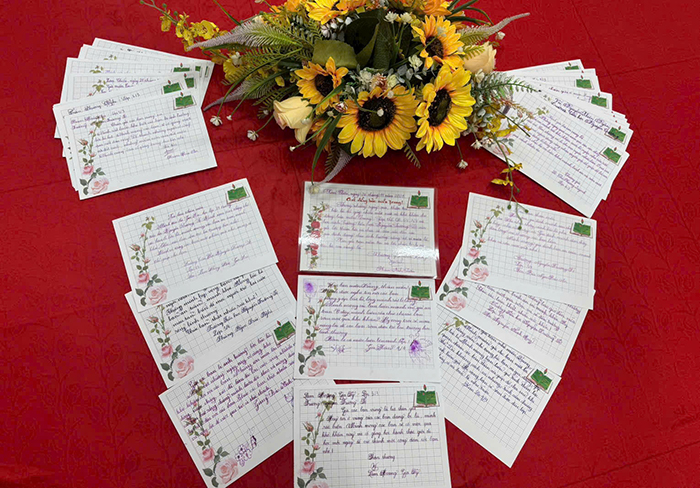 Xúc động những lá thư học sinh tiểu học TP.HCM gửi đến bạn bè vùng lũ