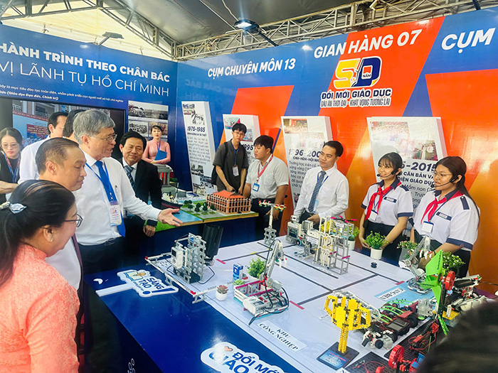 TP.HCM khai mạc triển lãm 50 năm đổi mới giáo dục, “Dấu ấn thời đại – Khát vọng tương lai”