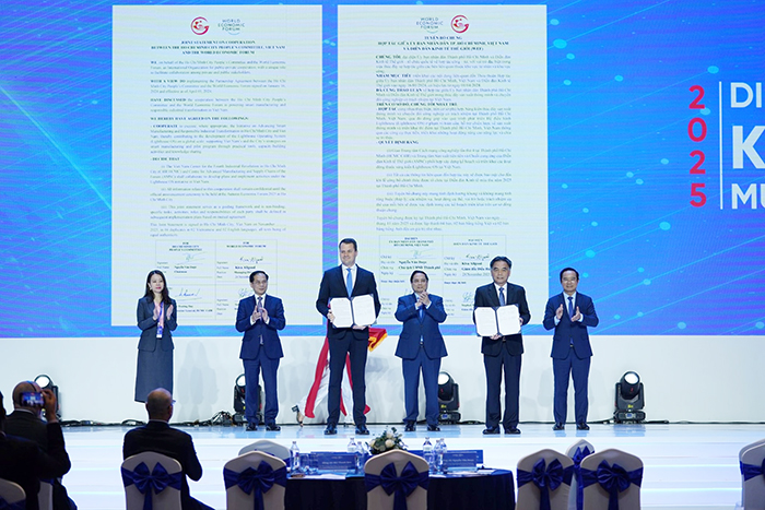 TP.HCM và Diễn đàn Kinh tế Thế giới công bố tuyên bố chung về sản xuất thông minh