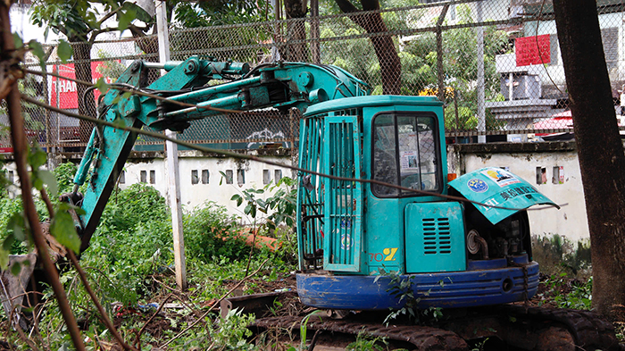 TP.HCM tháo dỡ 3 biệt thự xuống cấp tại khu đất xây Đài tưởng niệm người mất vì Covid-19