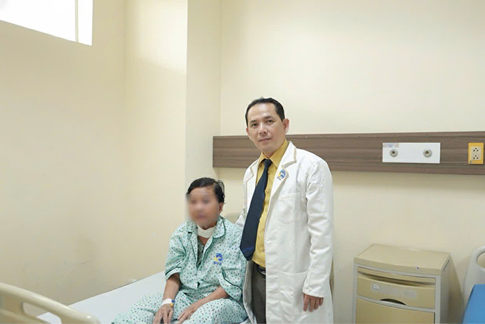 TP.HCM: Ứng dụng dao siêu âm trong phẫu thuật bướu giáp lớn mang lại hiệu quả cao