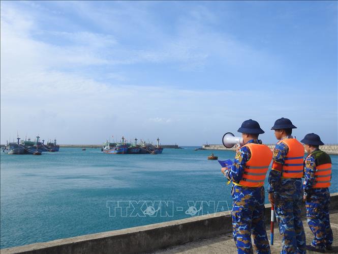Khánh Hòa cấm biển ứng phó với bão số 15