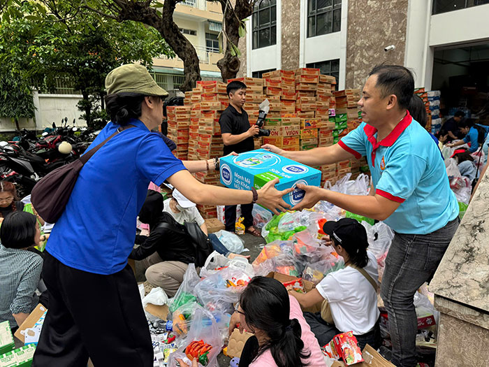 TP.HCM mở thêm điểm tiếp nhận hàng cứu trợ gửi đồng bào vùng lũ miền Trung