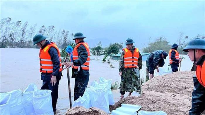 Gia Lai huy động lực lượng ứng phó khẩn cấp khi nước lũ dâng cao