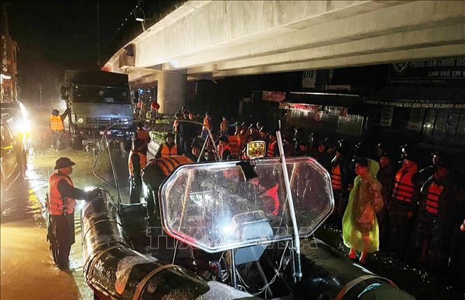 Khánh Hòa: Điều động lực lượng ứng cứu người dân bị ngập lụt