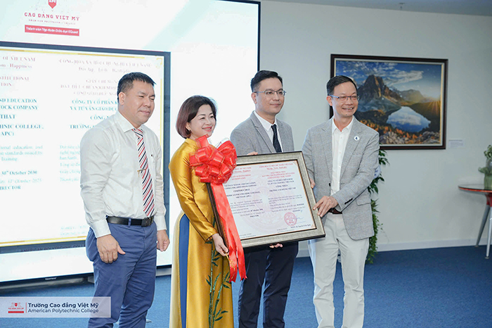 Trường Cao đẳng Việt Mỹ chính thức đạt tiêu chuẩn Kiểm định chất lượng cơ sở giáo dục nghề nghiệp