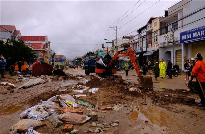 Hỗ trợ khẩn cấp 700 tỷ đồng khắc phục thiệt hại do mưa lũ