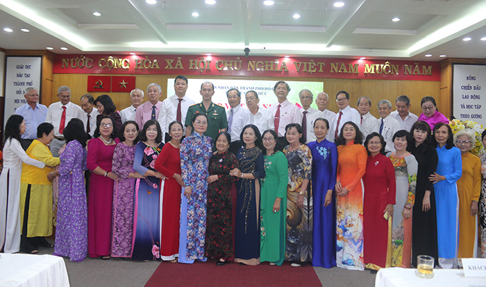 Họp mặt kỷ niệm 43 năm Ngày Nhà giáo Việt Nam