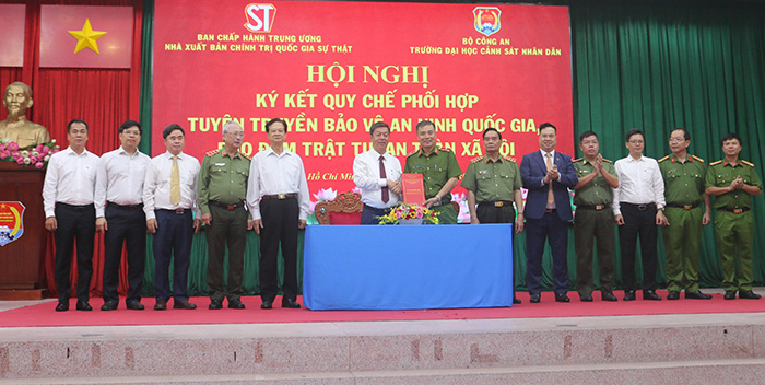 Ký kết quy chế phối hợp tuyên truyền bảo vệ an ninh quốc gia
