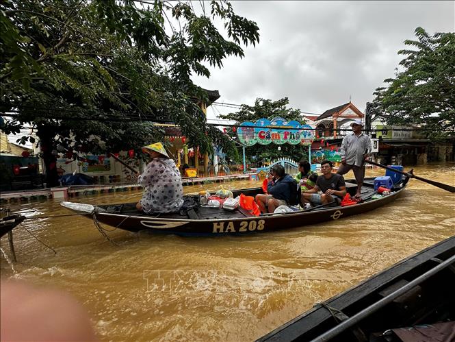 Thông báo Kết luận của Bộ Chính trị về khắc phục hậu quả do bão số 12 và mưa, lũ gây ra