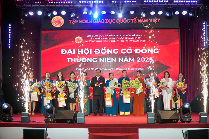 Trong vòng 15 năm, một tập đoàn giáo dục TP.HCM đã nhận nuôi dạy miễn phí 118 học sinh