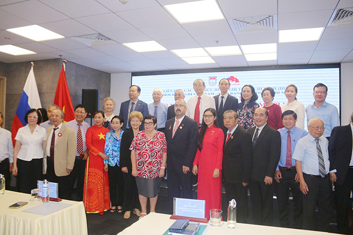 Họp mặt kỷ niệm 108 năm Cách mạng Tháng Mười Nga vĩ đại